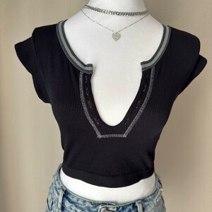 Black Ribbed V-Neck Crop Top